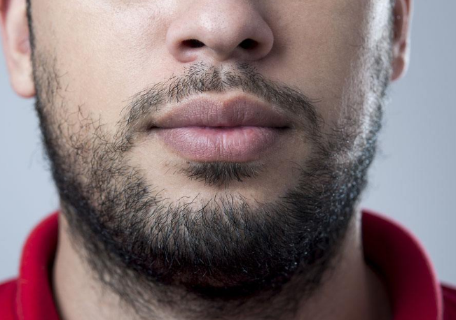 胡子是男性的第二性征,在步入青春期后,男性一般就会长出胡子了.