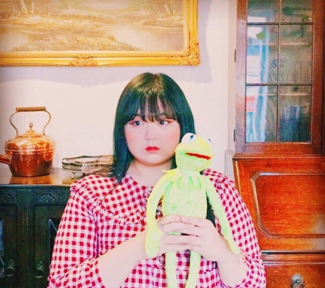 胖胖美少女,萌萌装扮也好看