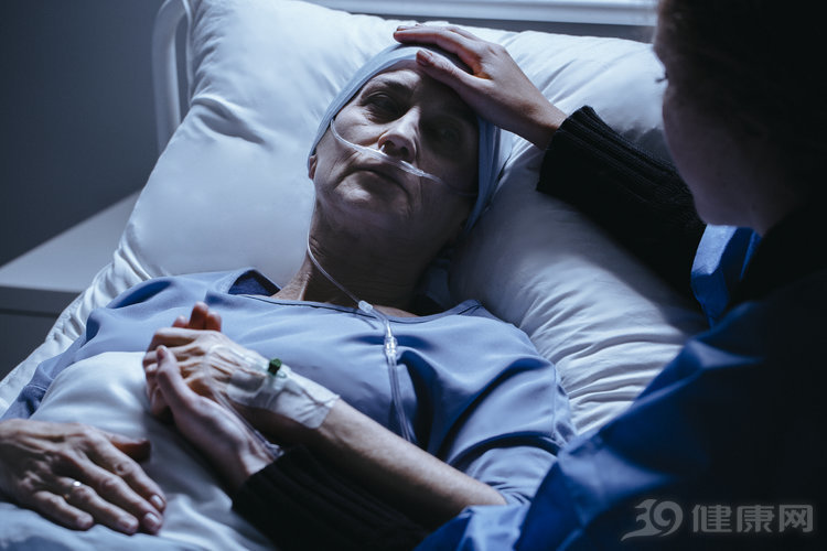 为什么有人发现癌症后，一治疗就很快死亡？医生不再隐瞒