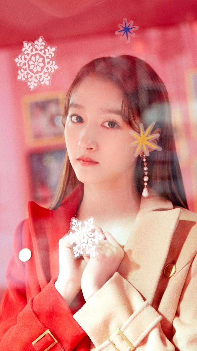 关晓彤清爽写真美图,展现青春活力,很有气质!