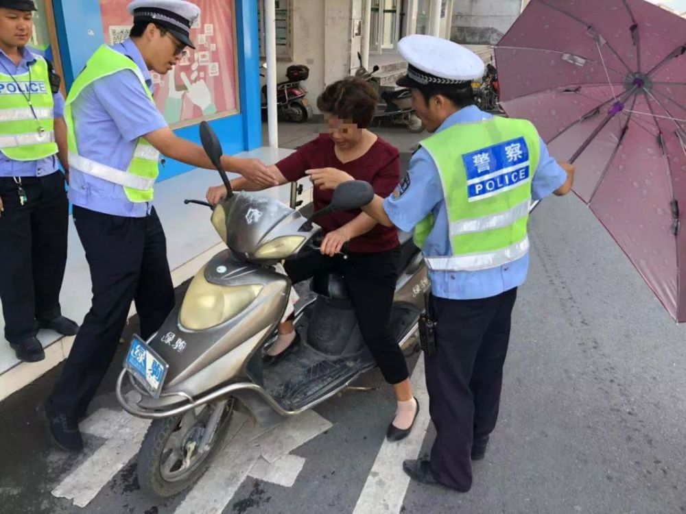 发现骑行或停放 电动车加装遮阳棚,当场予以拆除,收缴,并进行交通安全