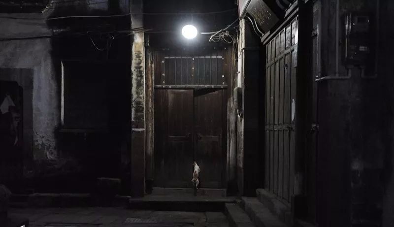 人在屋檐下,皇帝也低头