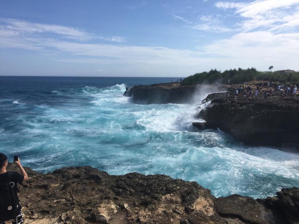 巴厘岛"恶魔眼泪"大浪夺命事件,叫停中国游客观光,请