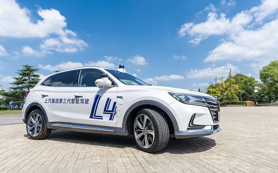上海首颁载人测试牌照自动驾驶商业化路有多长？