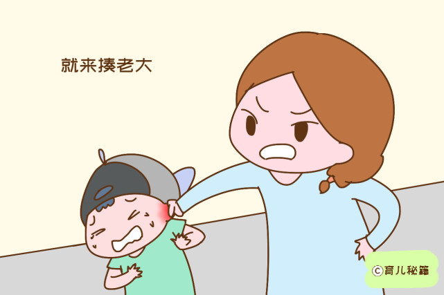 二胎家庭父母这种"正义偏心",貌似很明智,却对两宝都