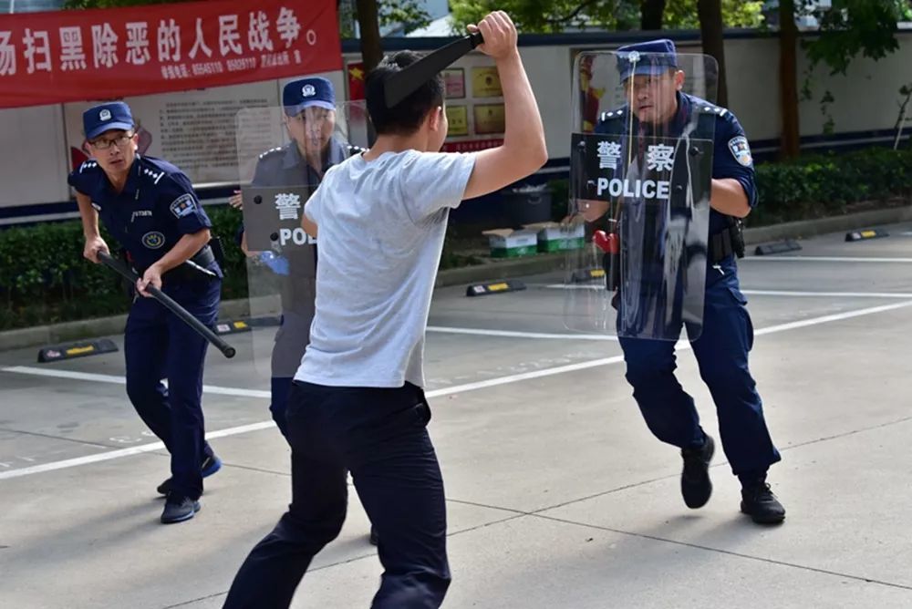 局城西派出所,港闸分局唐闸派出所,苏通大桥公安检查站等安保维稳一线