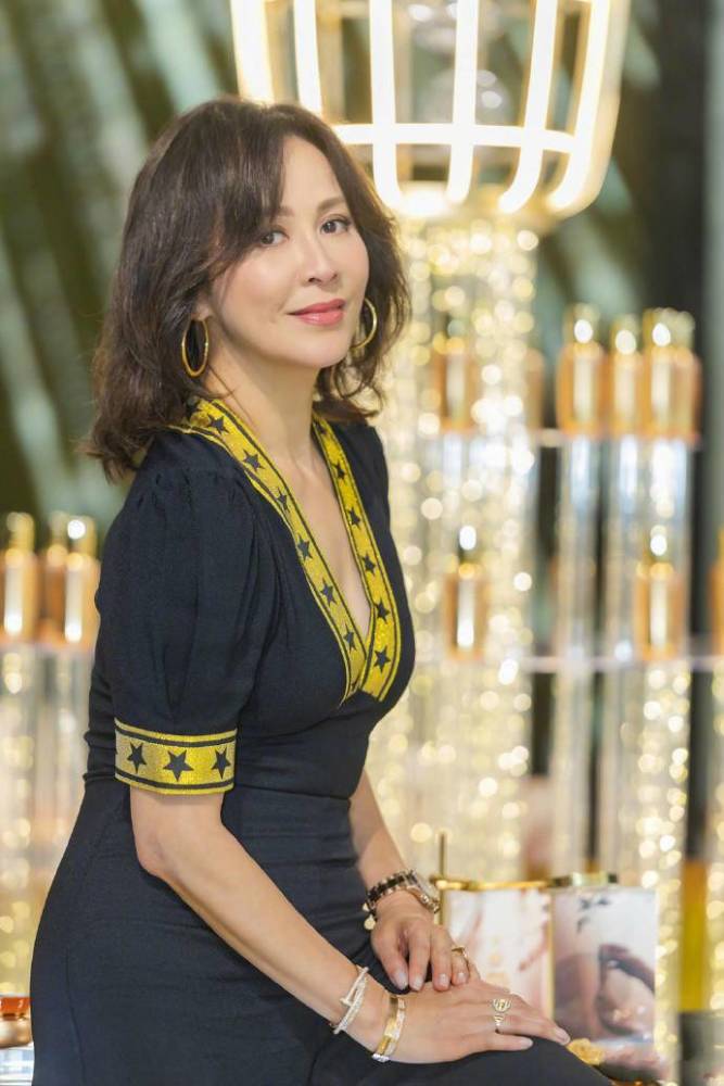 年过50岁身材不输当年的女星,萧蔷第八,许晴第二,第一