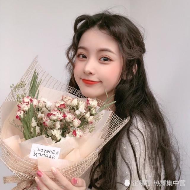 漂亮,但是也属于可爱型的,长大后的狮子座女大十八变,当然是越变越