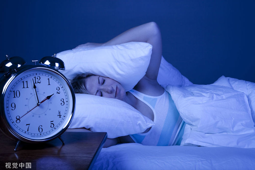 半夜经常醒来睡不着?多半有5个原因,带来4个危害,希望