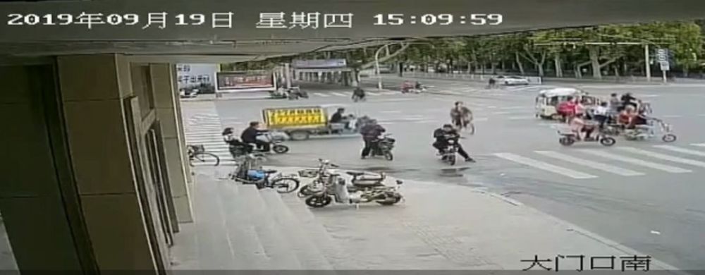 1死3伤!邯郸中华大街发生一起车祸!