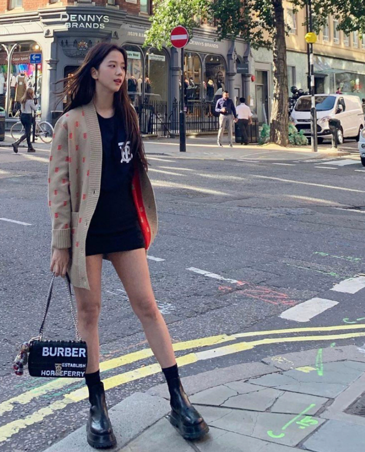 blackpink腿,jennie开放 blackpink金智秀这样穿马丁靴,漫画腿都显腿粗,别看!
