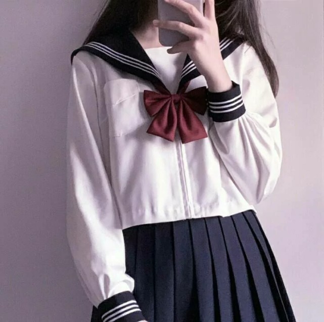 伤感女生头像:有的时候不是喜欢jk制服,而是怀念十七