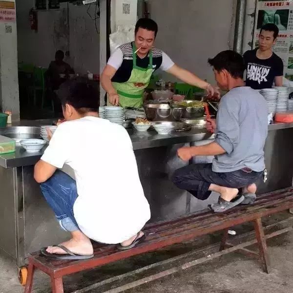 说好不蹲,澄海人怎么又蹲着吃饭呢?