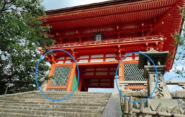 河南登封的唐净藏禅师塔 而日本建筑里,格子窗则比较常见.