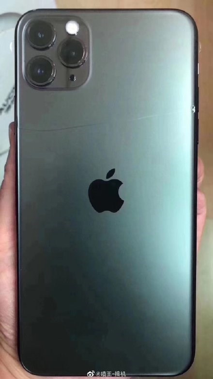 画面扎心!多部苹果iphone11摔碎:修好至少花4269元