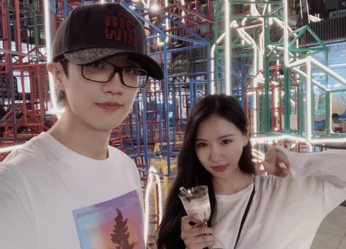 许嵩疑似恋情曝光,细心网友扒出女方是刘美麟.本尊的回应来了!