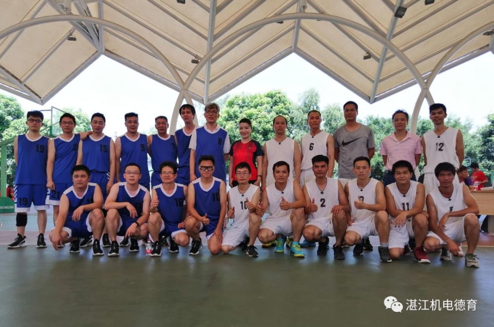 我校教师参加湛江市教育系统篮球比赛首场告捷