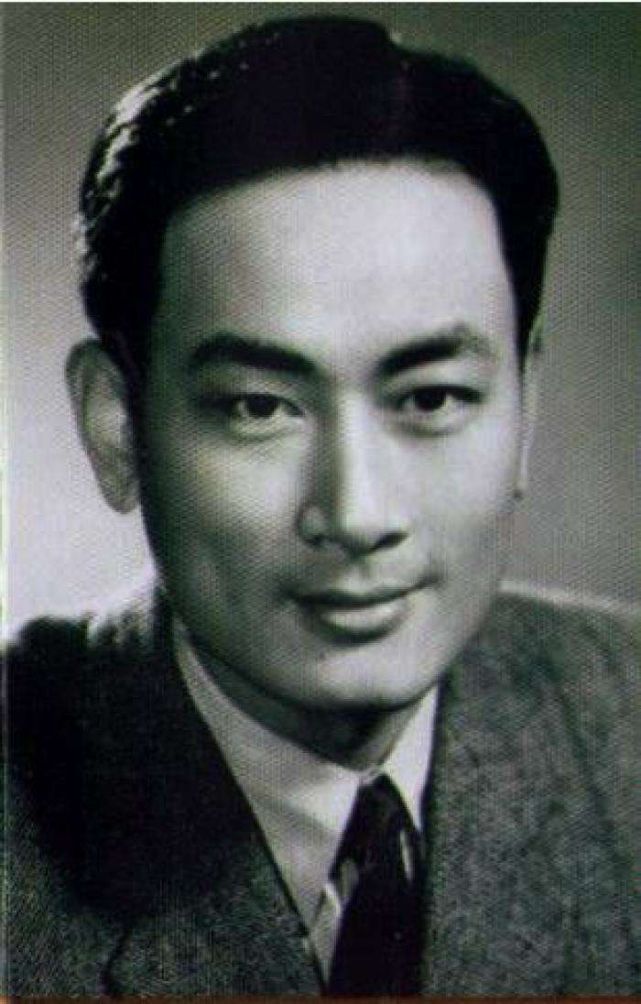 年出生于江苏扬州,因家庭影响,从小喜爱喜剧1932年加入明星影片公司