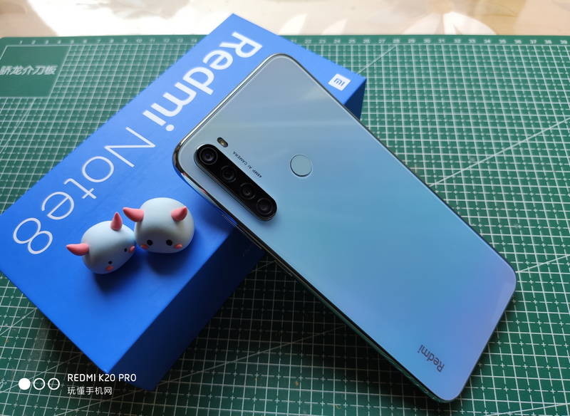 红米redminote8皓月白开箱:千元4800万四摄小金刚