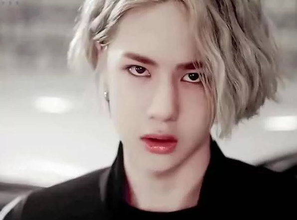 王一博17岁被称