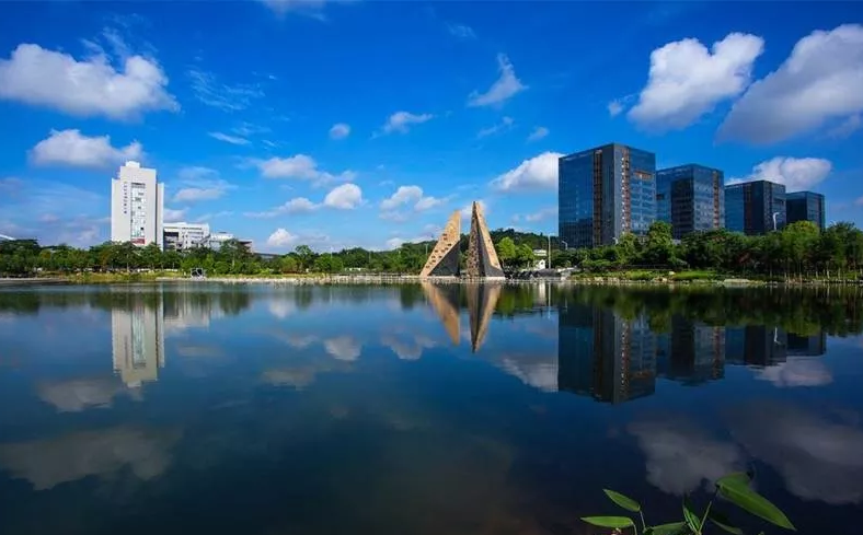 形成由广州科学城,天河科技园,黄花