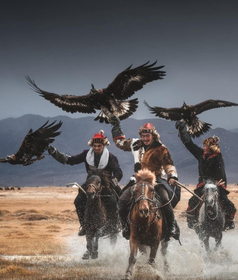 蒙古驯鹰人,好像生活在金戈铁马的武侠世界