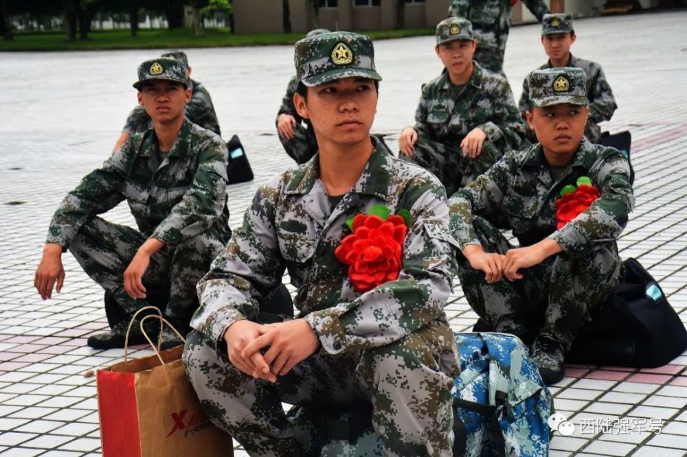 新兵发问:初入军营,喜悦和新奇感渐渐消退,遇到挫折或节假日,思家之情