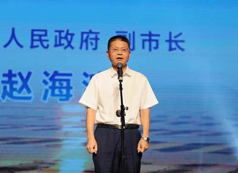 台州市人民政府副市长赵海滨宣布第二届三门中国小海鲜博览会开幕.