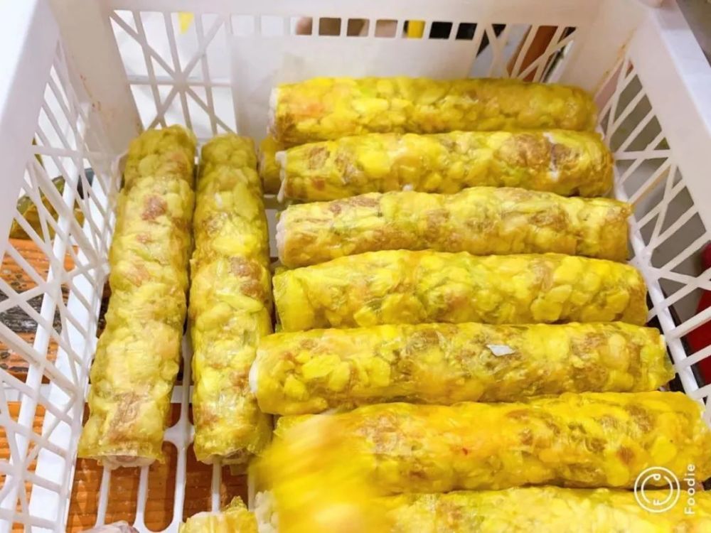 洪濑"闽丰味"鸡卷,闽南宴席上的经典,其色泽金黄,酥脆鲜香!
