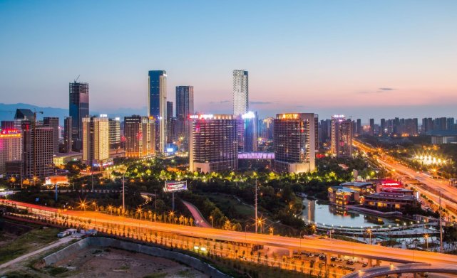 西安gdp为什么不高_总说 大西安 要腾飞,比起成都 杭州,我们的差距在哪儿