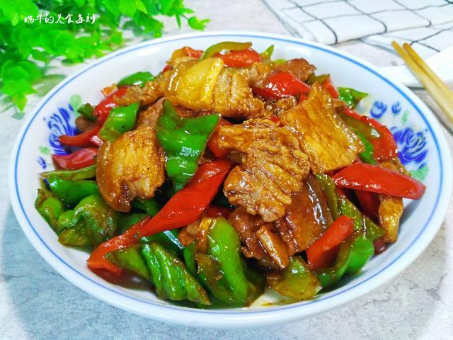 超下饭的家常菜,青椒小炒肉,鲜辣开胃,一周吃几次都不会腻