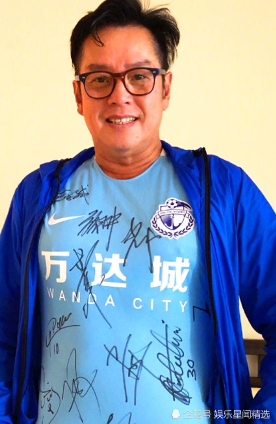 69岁谭咏麟集邮中超球衣获封幸运星明星足球队慈善捐款超五亿