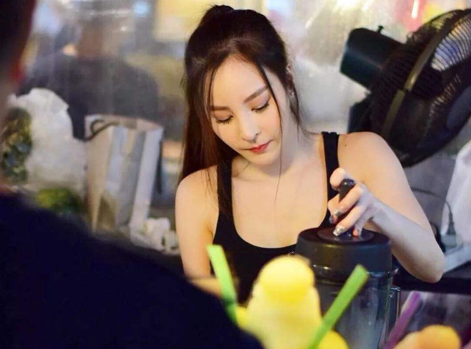 真实的泰国水果西施就是一名大妈,游客感叹:美颜相机