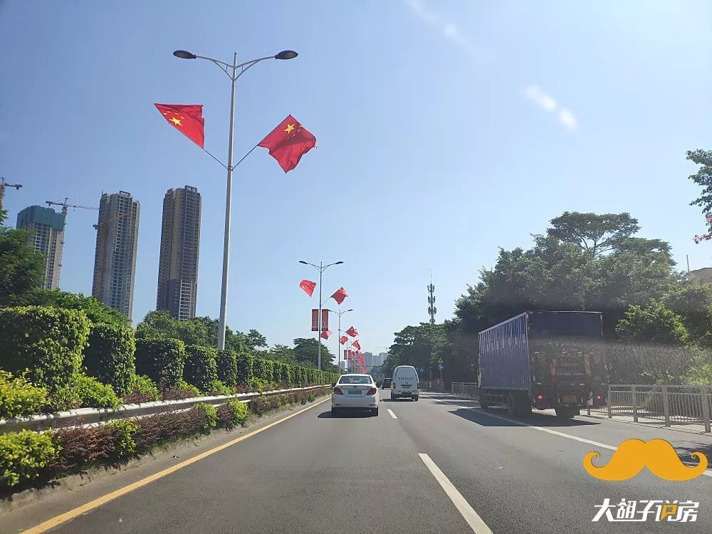 深圳的这个板块,在默默憋大招…… 瑜伽学校,天龙八部刷球,巴基斯坦国旗