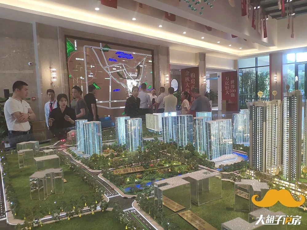深圳的这个板块,在默默憋大招…… 瑜伽学校,天龙八部刷球,巴基斯坦国旗