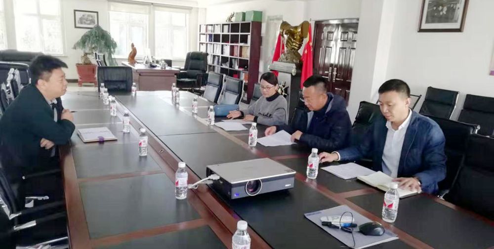 近日,通河县政府副县长王超在县工信局相关工作人员陪同下到部分重点