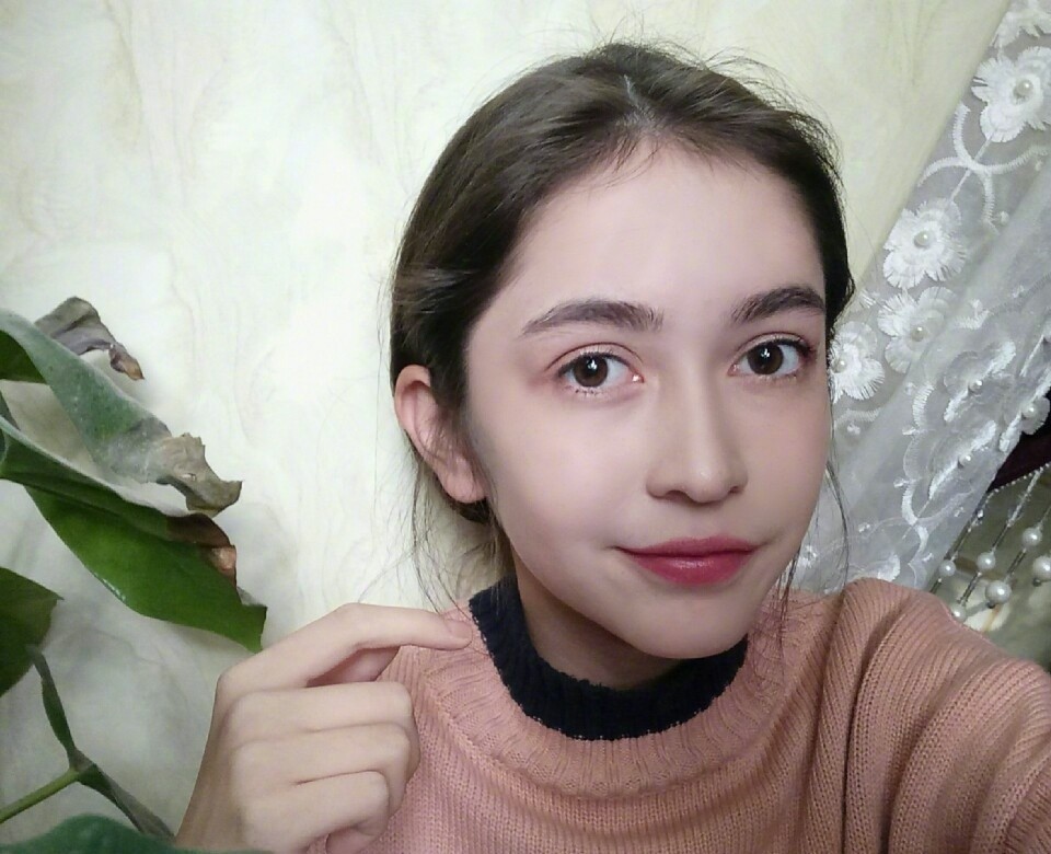 美女五官大气脸部线条鲜明