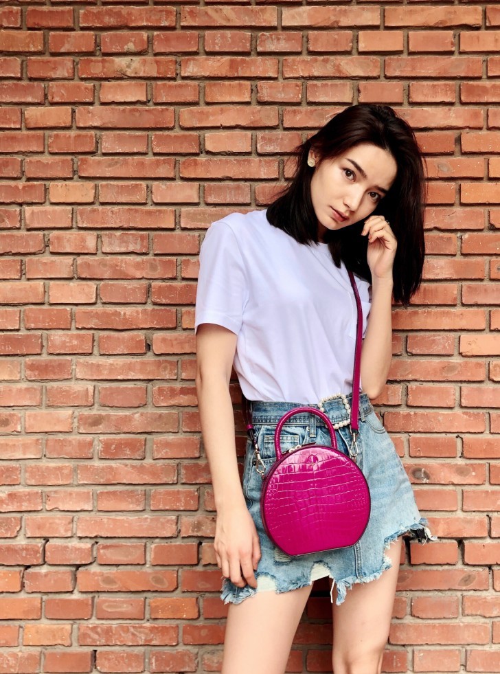 把代斯小姐姐的少女气息和成熟的感觉展现出来,再加上小姐姐的身高和