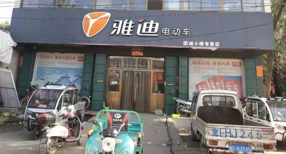 小伙开店修车卖电池,10年时间大变化,他的生意经是