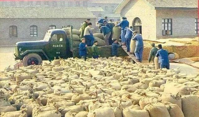 当年交公粮的那些农民已经老了