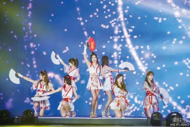 SING女团出席盛典 电子国风诠释新式东方美