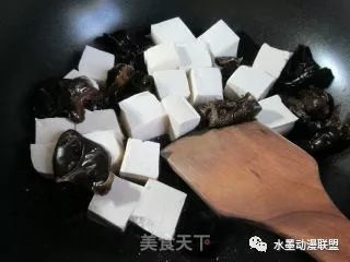【豆腐情趣】黑木耳烧食谱酒店预订乐至膳食图片