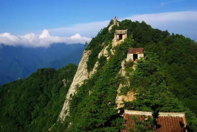 "终南第一峰"太兴山位于西安市蓝田县,长安区交界汤峪和库峪之间,是