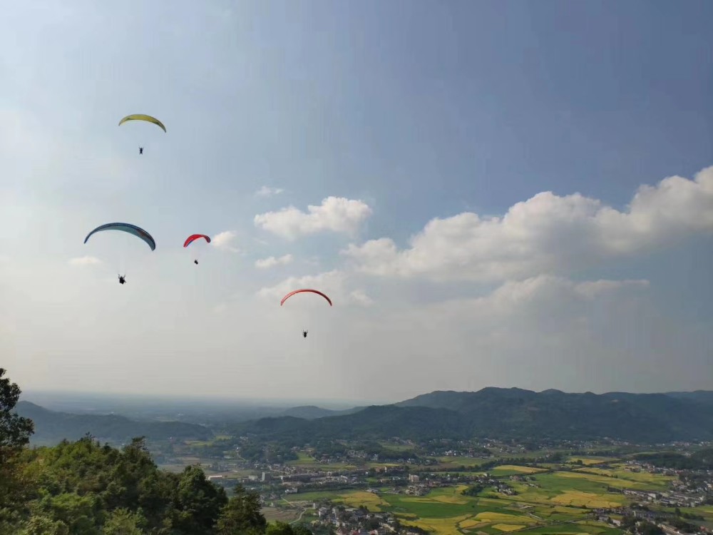 长沙·莲花山滑翔伞基地