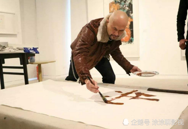 一提起徐锦江老师很多人就会想起鳌拜这个角色,再加上他的长相给人一