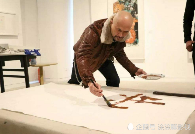 反差萌的徐锦江还是画家?师从关山月,作品卖到150万