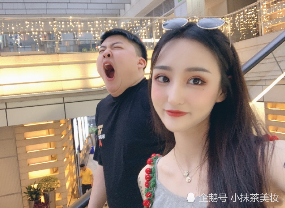 婷婷被问成为uzi女朋友累吗?听了她的回答,网友:uzi赚