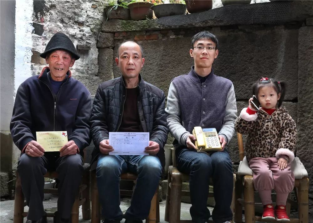 这些"四世同堂"照片,记录了时代的变迁!