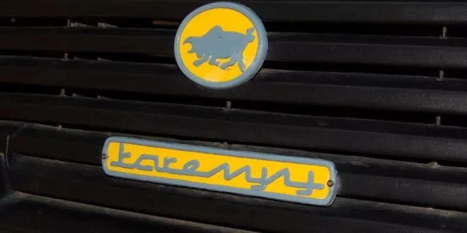 karenjy品牌的标志是一头牛的形象,这是马达加斯加岛的秘密象征性生物