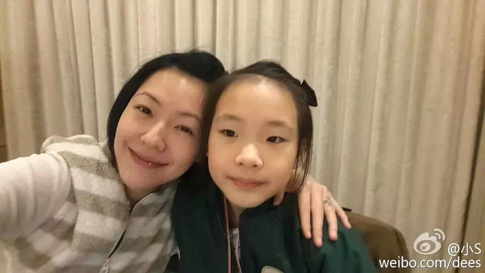 小s女儿厌世脸拍时尚大片,又一个星二代要出道?